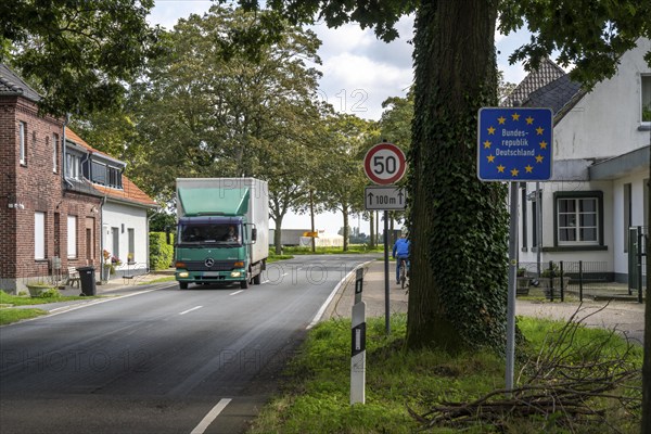 Green border, border crossing without controls, north of Straelen near Arcen NL, from the