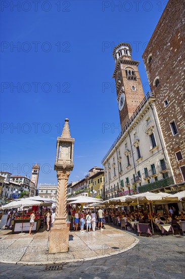 Torre dei Lamberti, Piazza delle Erbe, Verona, Veneto, Italy, Europe