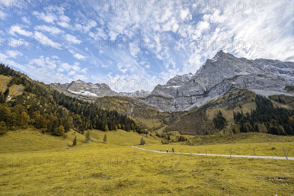 Mountain landscape in autumn in Rißtal with Spritzkarspitze, Großer Ahornboden, Engalpe, Eng,