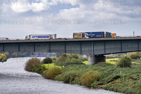 The Berlin Bridge, motorway A59, over the Duisburg port area, 1.8 km long, has a remaining useful