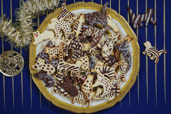 Swabian cuisine, Swabian Christmas biscuits, cookie cutters, shortbread biscuits, cat figures,