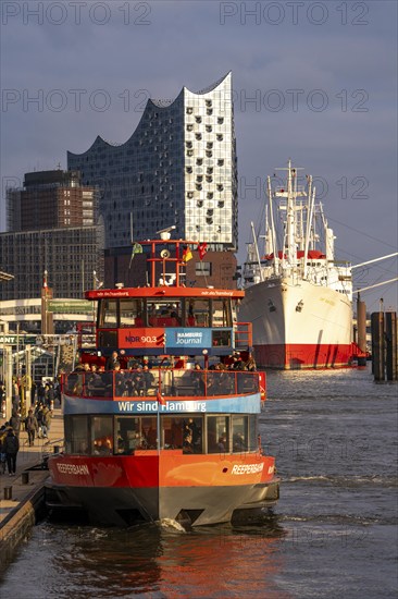 Port of Hamburg, St. Pauli Landungsbrücken, HADAG harbour ferries, Elbe Philharmonic Hall, Hamburg.
