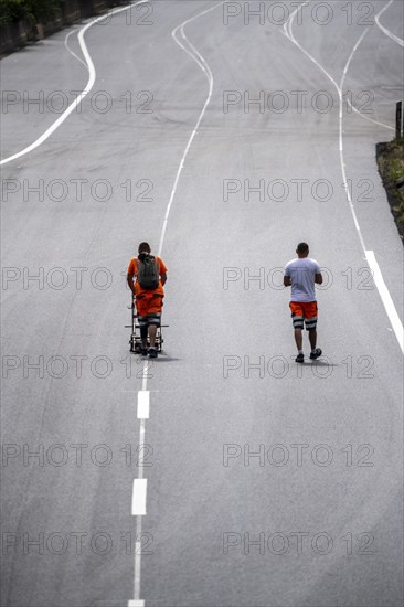Marking work after the renewal of the road surface on the A40 motorway between the Kaiserberg