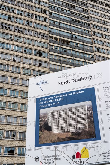 Duisburg-Hochheide, large housing estate Wohnpark Hochheide, 6 20-storey high-rise buildings with