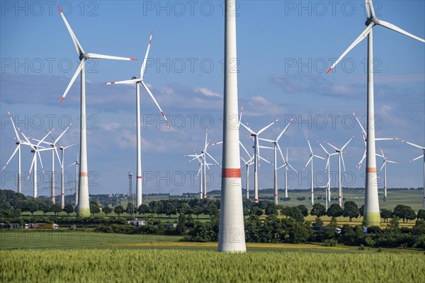 Wind farm north-east of Bad Wünnenberg, East Westphalia Lippe, Paderborn district, with the A44