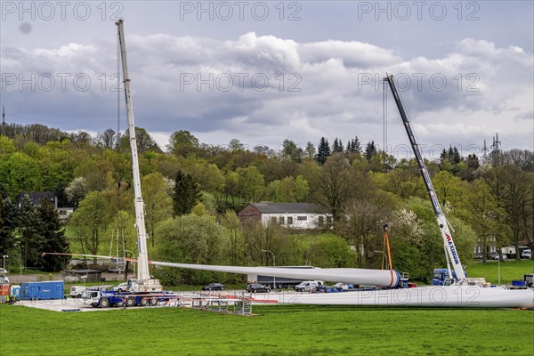 Preparation for the transport of a 68 metre long blade, a wind turbine, with a self-propelled