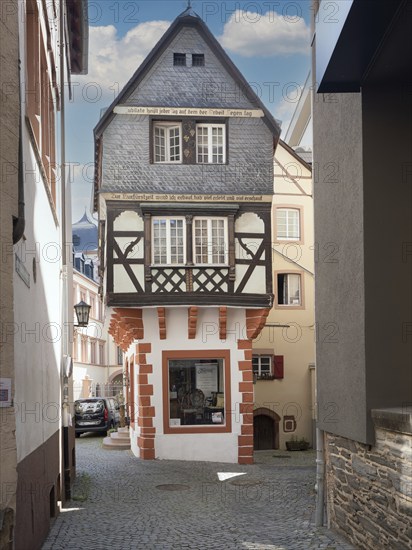 Lace cottage, old town centre on the market square, Bernkastel, Moselle, Rhineland-Palatinate,