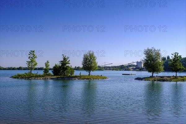 Leisure and recreation area at Kronthaler Weiher, Erding, Upper Bavaria, Bavaria, Germany, Europe