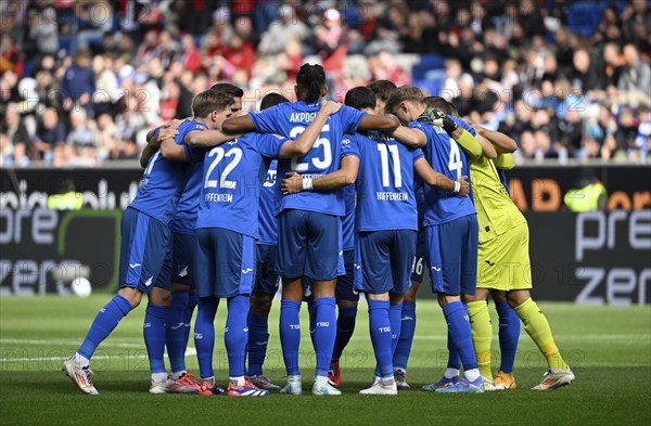 TSG 1899 Hoffenheim team building, team circle in front of the start of the match, PreZero Arena,