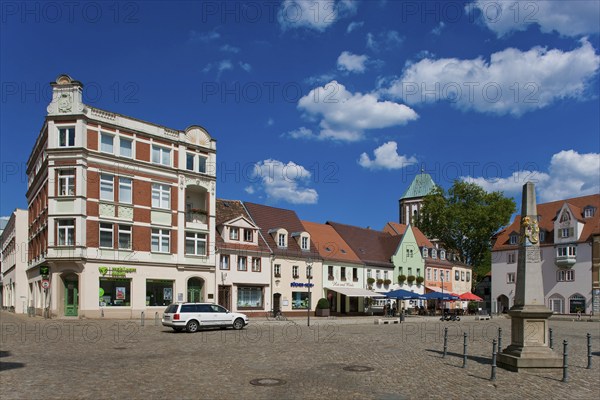 Senftenberg market square with the Electoral Saxon postal pillar