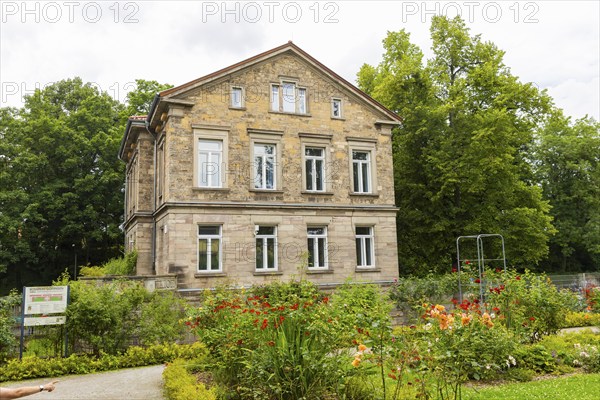 Bonifatiusschule II with rose garden, Göttingen cityscape, Göttingen, Lower Saxony, Germany, Europe