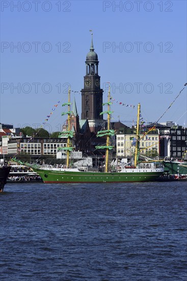 Europe, Germany, Hamburg, Elbe, View across the Elbe to the Michel, Windjammer, Hamburg, Hamburg,