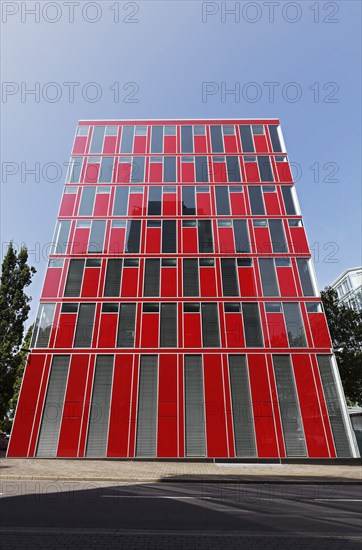 Capricorn Haus, office building with red façade, architects Gatermann and Schossig, Düsseldorf
