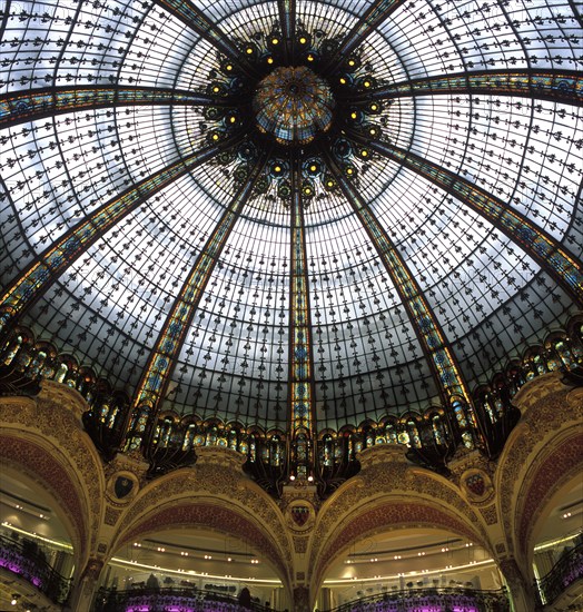 Jugendstil Glaskuppel der Galeries Lafayette, Paris, Frankreich