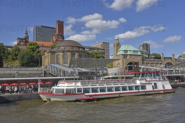 Europe, Germany, Hanseatic City of Hamburg, Harbour, Elbe, An den St. Pauli Landungsbrücken,