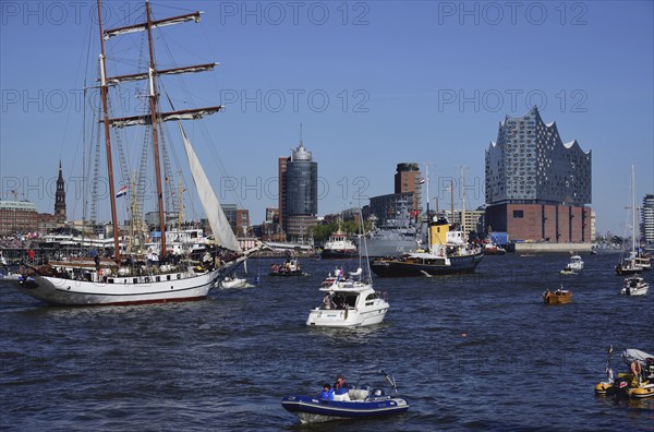 Europe, Germany, Hamburg, Elbe, harbour birthday, entry parade, Elbe Philharmonic Hall, gaff-rigged