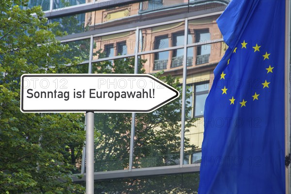 Symbolic image of the European elections: Directional arrow with the indication that the European