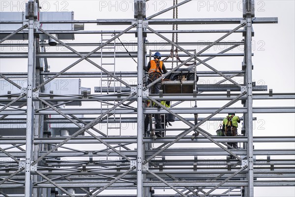 Construction of a high-bay warehouse, storage system for high space utilisation, in steel