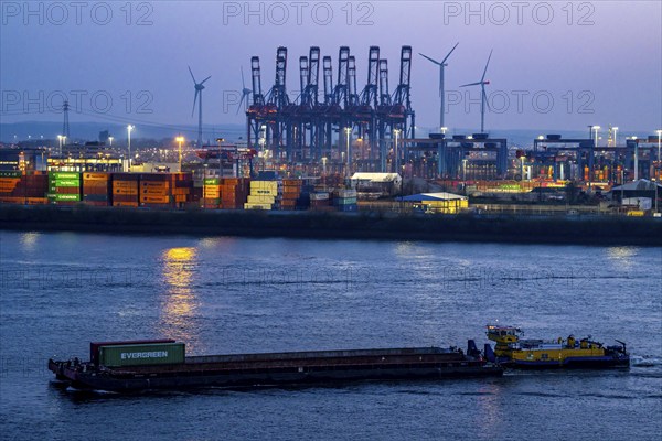 Port of Hamburg, HHLA Container Terminal Burchardkai, Athabaskakai, on the Elbe, push boat,