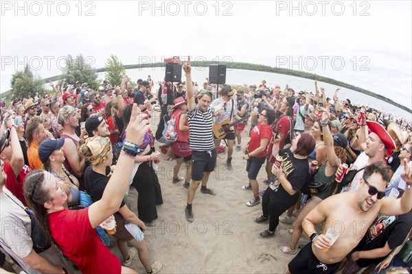 Beat Schmutz, singer of the band Schmutzki on the beach in front of the Becks Beach Stage at the