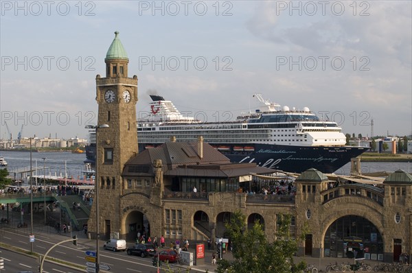 Europe, Germany, Hamburg, Elbe, harbour, passenger ship Mein Schiff 1, St. Pauli Landungsbrücken,