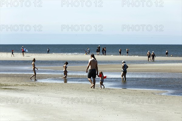 Holidaymakers on the beach on the island of Amrum, Norddorf, 15.06.2020
