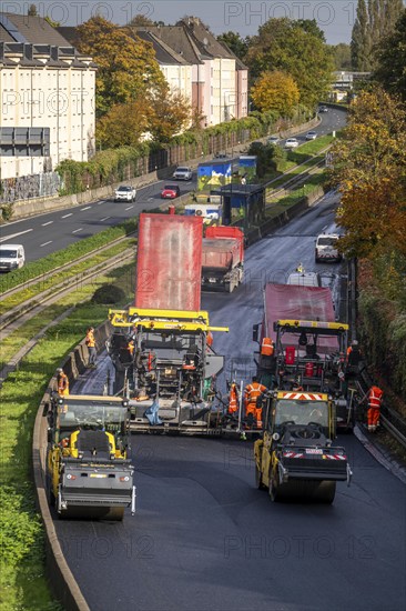 New whisper asphalt surface for the A40 motorway, in the city of Essen, direction Dortmund, 95, 000