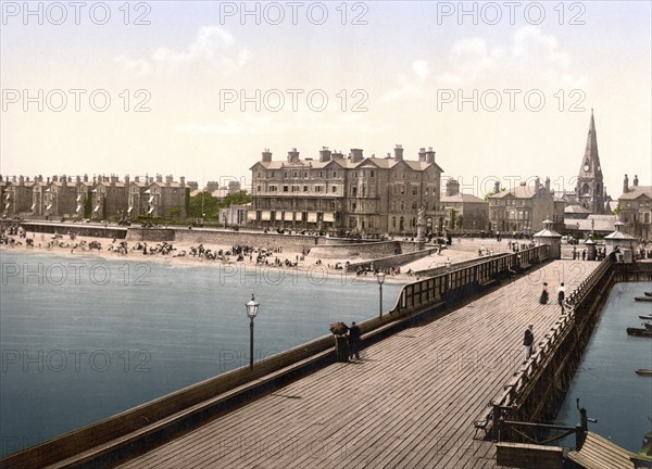 Royal Hotel vom Pier, Lowestoft, England / Royal Hotel from pier, England, Historic, digitally