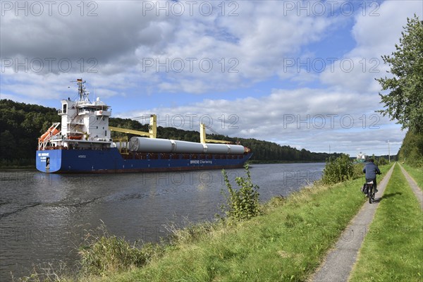 Cargo ship Brisbane sailing in the Kiel Canal, Kiel Canal next to a cycle path, Schleswig-Holstein,