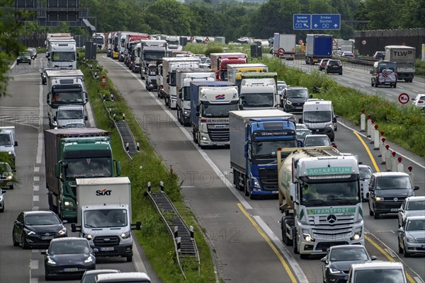 Traffic jam on the A2 motorway near Bottrop, behind the Bottrop motorway junction, in the direction