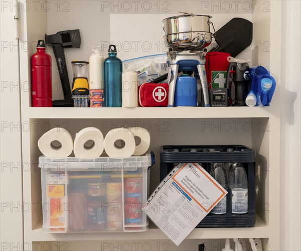 Emergency preparedness, food supply in a private household, box of long-life food, 10-day supply,