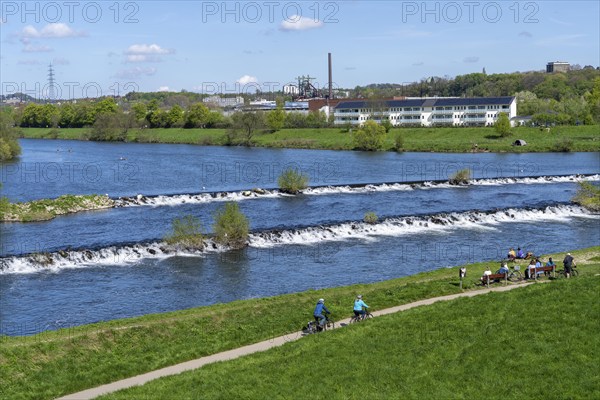 Ruhr weir near Hattingen, section of the Ruhr Valley cycle path along the Ruhr, North