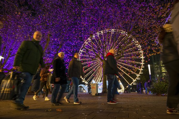 Pre-Christmas season, Christmas market in the city centre of Essen, Kettwiger Straße, Ferris wheel