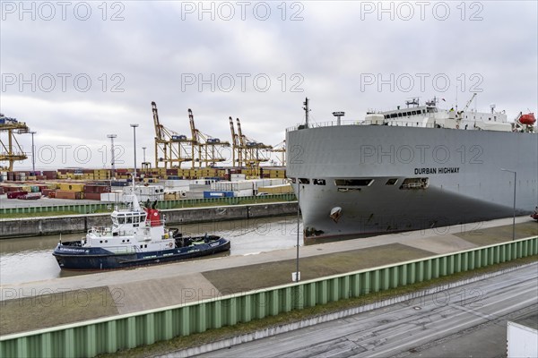 North lock in the overseas port of Bremerhaven, the vehicle transporter Durban Highway, under the