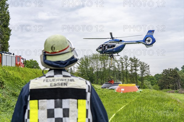 Forest fire fighting exercise of the Essen fire brigade, the water supply was rehearsed over longer
