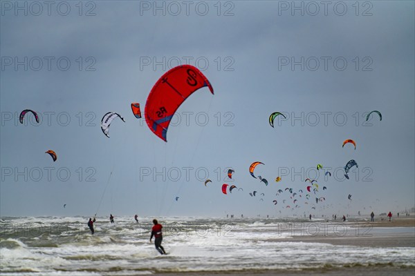 Hoek tot Helder, the longest downwind kite trip race in the world, 130 kilometres in one day along