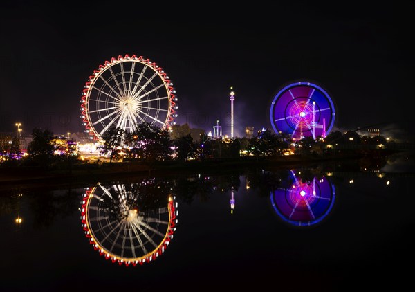 Night shot, overview, reflection in the river Neckar, Ferris wheel, Europa Rad, Gladiator, rides,