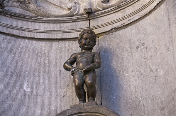Manneken Pis, also Petit Julien, fountain figure of a urinating boy, sculptor Hieronimus Duquesnoy,