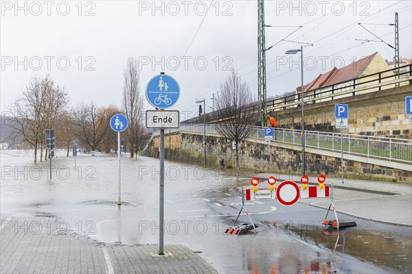 Elbe floods, the Elbe cycle path and the riverside roads of Pirna are flooded, Pirna, Saxony,