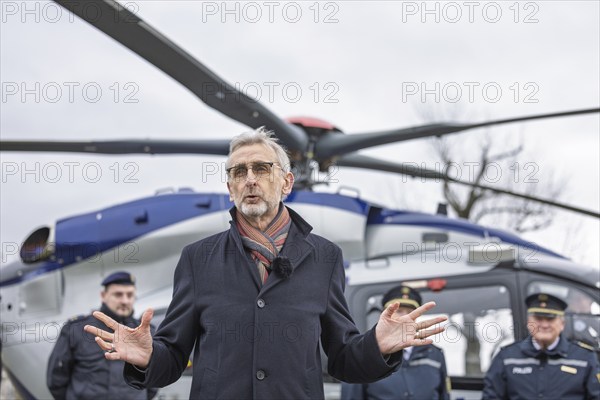 Minister of State Armin Schuster presents the new police helicopter together with State Police