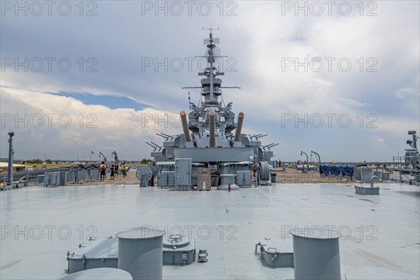 16 inch, 45 caliber Big Guns on the USS Alabama museum battleship at the Battleship Memorial Park