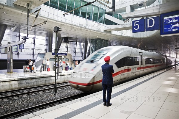ICE at the centre platform with Deutsche Bahn staff, long-distance train station, airport,