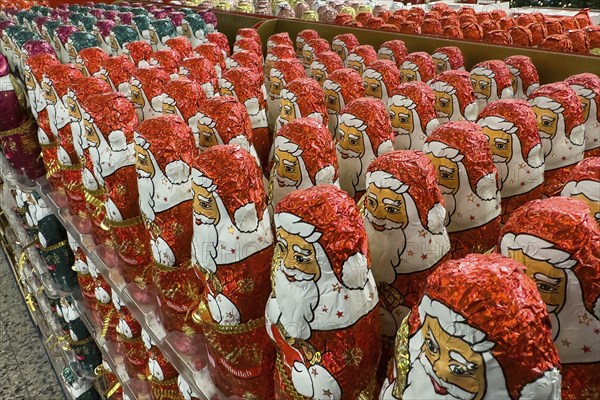 Display in shelf of wholesale of chocolate Father Christmases chocolate Father Christmases Father