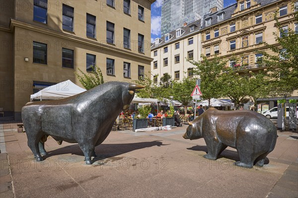 Bronze figures of a bull and a bear by the sculptor Reinhard Dachlauer in Frankfurt am Main, Hesse,