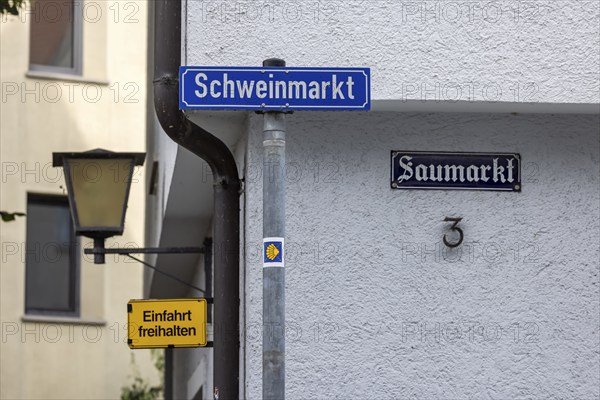 Gendering in the politically correct naming of streets. Is the square in the fishermen's quarter in