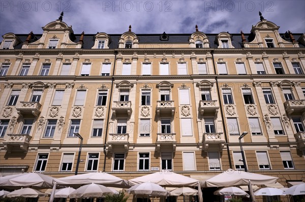 Former Hotel Esplanade, today Café Palais, Bolzano Tor, Sandplatz, historic city centre, Merano,