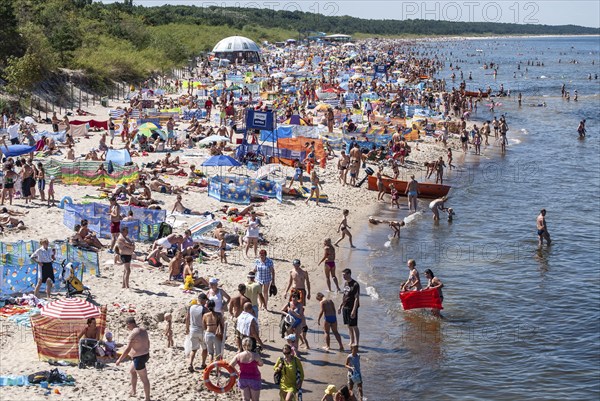 Crowded beach in Miedzyzdroje, Western Pomerania, Baltic Sea, Poland, East Europe, Europe