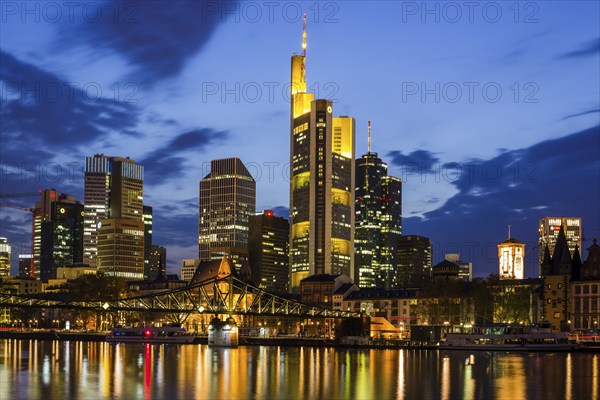 Skyline and banking district after sunset, Daemmerung, Tower 185, Commerzbank, HelaBa, Hessische