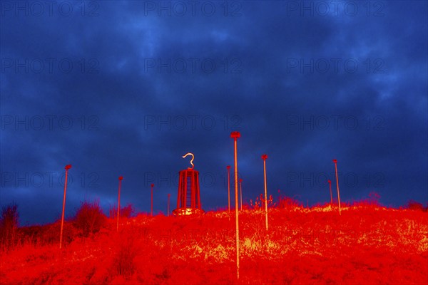 Rheinpreussen spoil tip in Mörs, spoil tip symbol Das Geleucht, light installation red illuminated