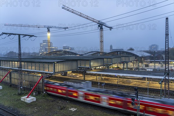 Modernisation of Duisburg Central Station, the platforms of the 13 tracks are being renewed, 2
